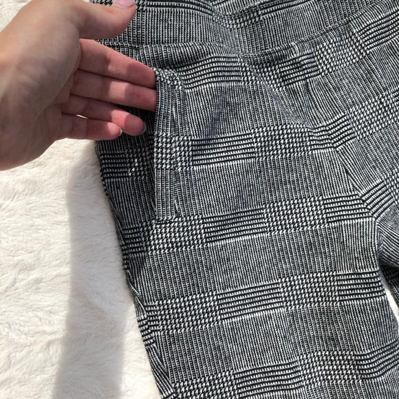 Girls large plaid gray leggings Cat & Jack - Picture 3 of 5